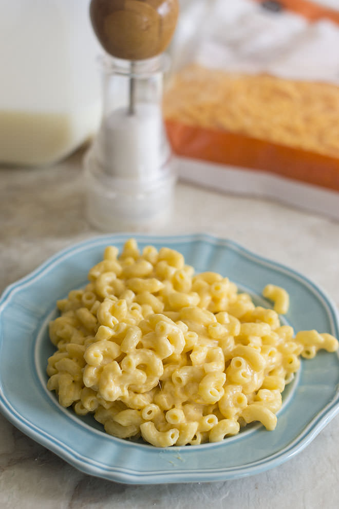 How to make smooth cheese sauce for mac and cheese