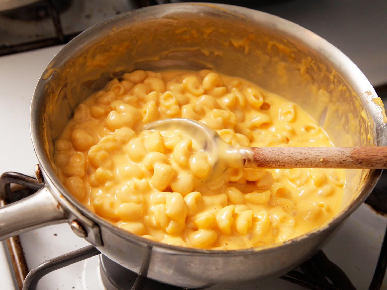 How to make cheese sauce for macaroni cheese